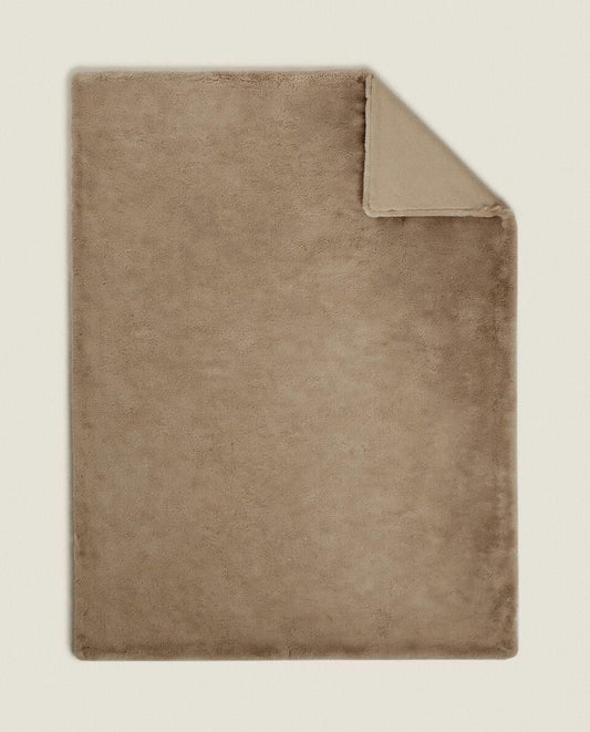 DOUBLE-TEXTURED FAUX FUR BLANKET