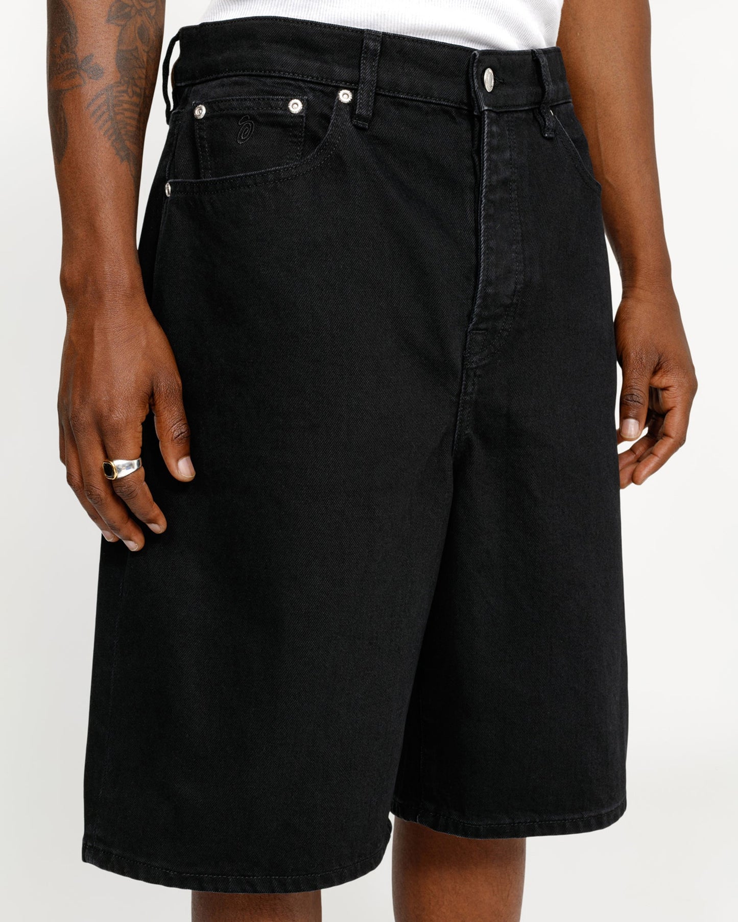 JEANS COURTS TRÈS AMPLES