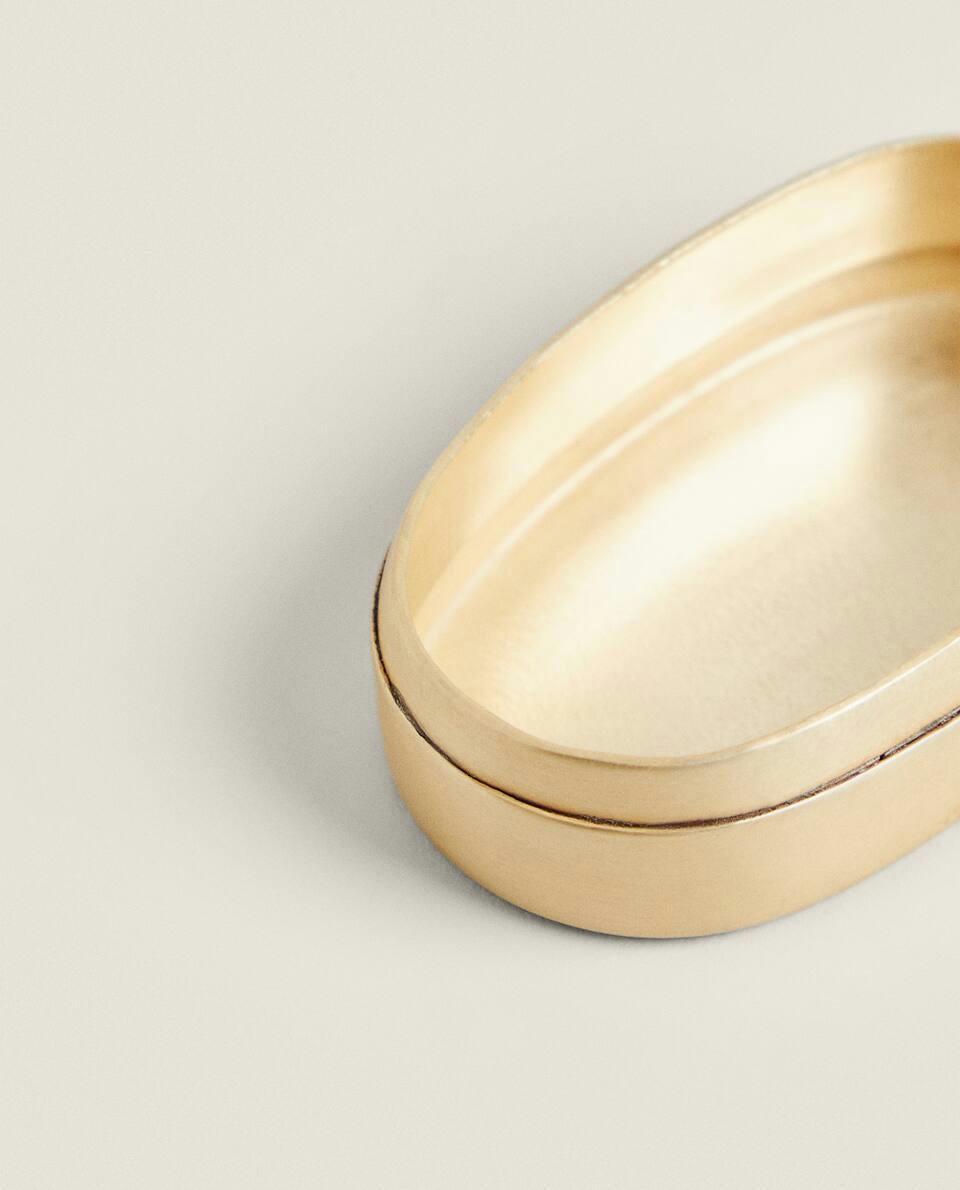 EMGRAVED OVAL BOX