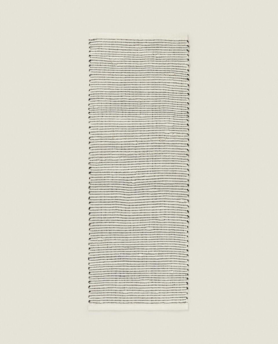 FLECKED RUG